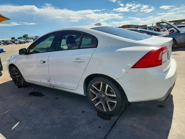 YV126MFL0H2430556 2017 VOLVO S60 - Image 2