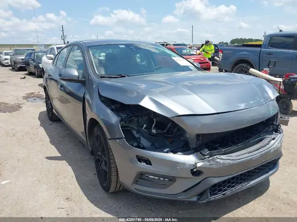 YV126MFL1H2430565 2017 VOLVO S60 - Image 1