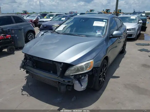 YV126MFL1H2436740 2017 VOLVO S60 - Image 2