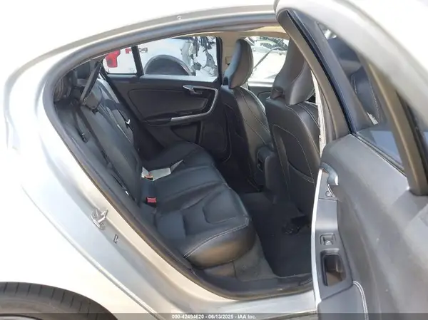 YV126MFL2J2450619 2018 VOLVO S60 - Image 8