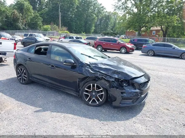 YV126MFL2J2458767 2018 VOLVO S60 - Image 1