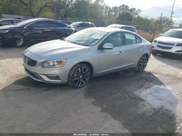 YV126MFL3J2454940 2018 VOLVO S60 - Image 2