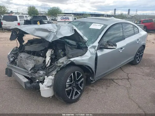 YV126MFL5H2421433 2017 VOLVO S60 - Image 2