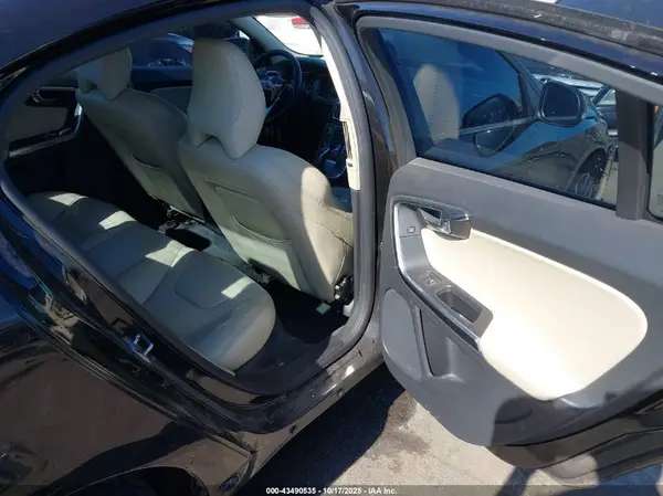 YV126MFL6H2433963 2017 VOLVO S60 - Image 8