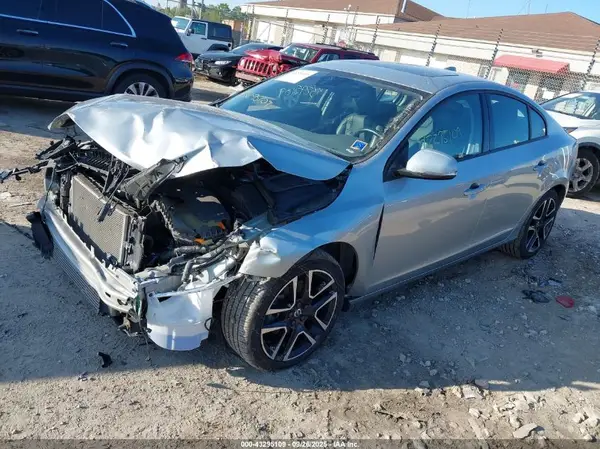 YV126MFL7H2421739 2017 VOLVO S60 - Image 2