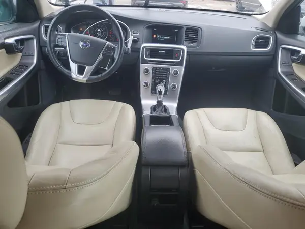 YV126MFL7H2422860 2017 VOLVO S60 - Image 8