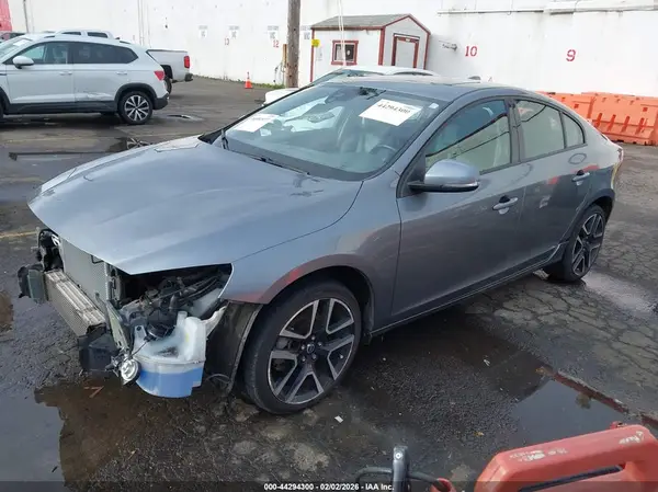 YV126MFL8H2437156 2017 VOLVO S60 - Image 2
