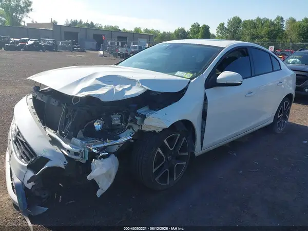 YV126MFLXH2432539 2017 VOLVO S60 - Image 2