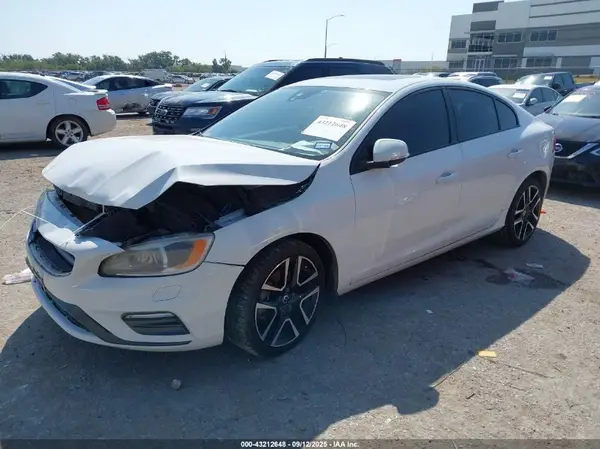 YV126MFLXJ2451548 2018 VOLVO S60 - Image 2