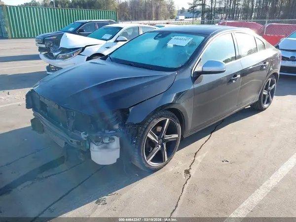 YV126MFP2G2395195 2016 VOLVO S60 - Image 2