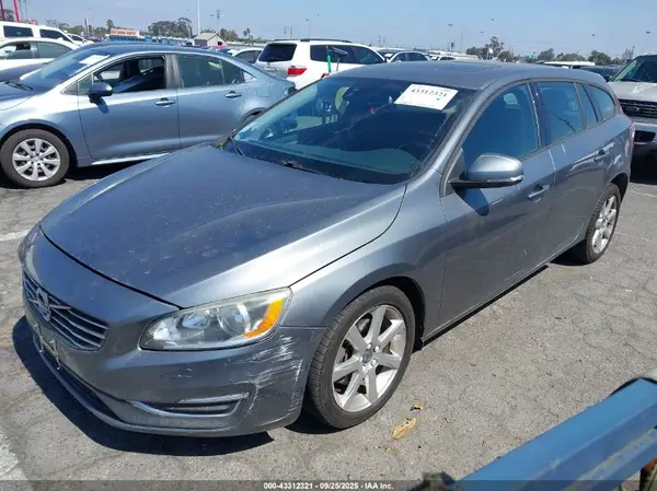 YV140MEJ1G1297594 2016 VOLVO V60 - Image 2
