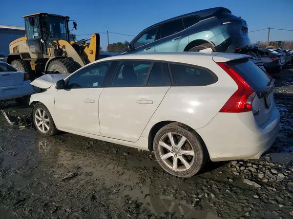 YV140MEJ6H1352686 2017 VOLVO V60 - Image 2