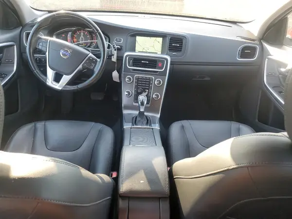 YV140MEK0G1292010 2016 VOLVO V60 - Image 8