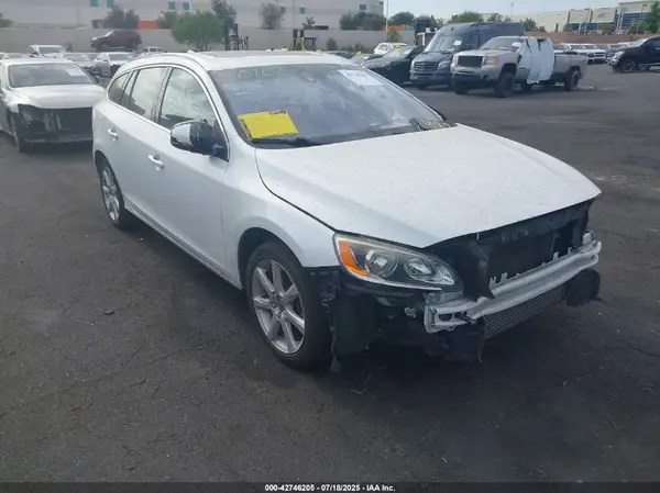 YV140MEK0H1366754 2017 VOLVO V60 - Image 1
