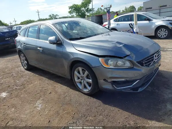 YV140MEK1H1334461 2017 VOLVO V60 - Image 1