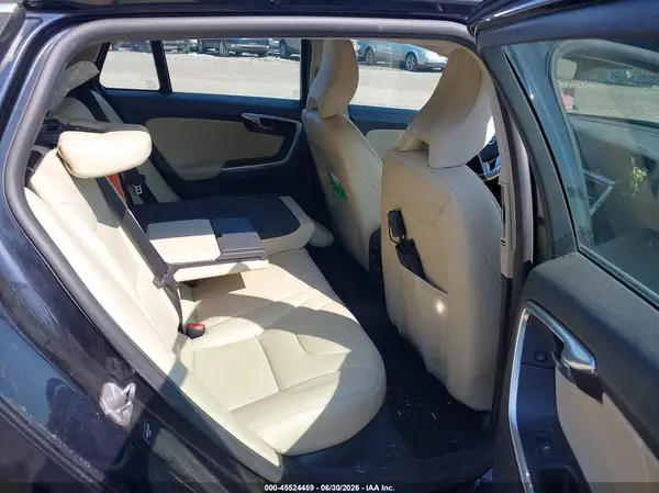 YV140MEK1H1343631 2017 VOLVO V60 - Image 8