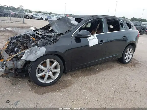 YV140MEK2G1291926 2016 VOLVO V60 - Image 2