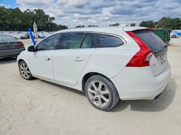 YV140MEK2G1301998 2016 VOLVO V60 - Image 2