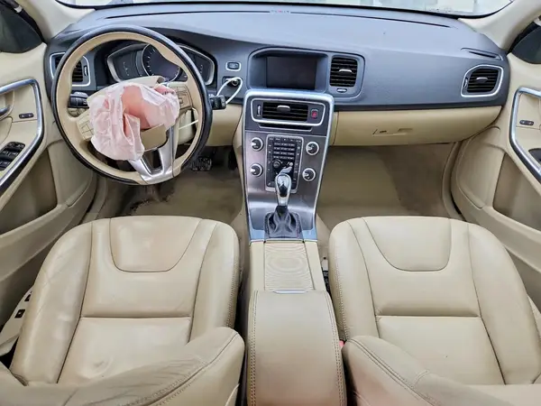 YV140MEK2G1301998 2016 VOLVO V60 - Image 8