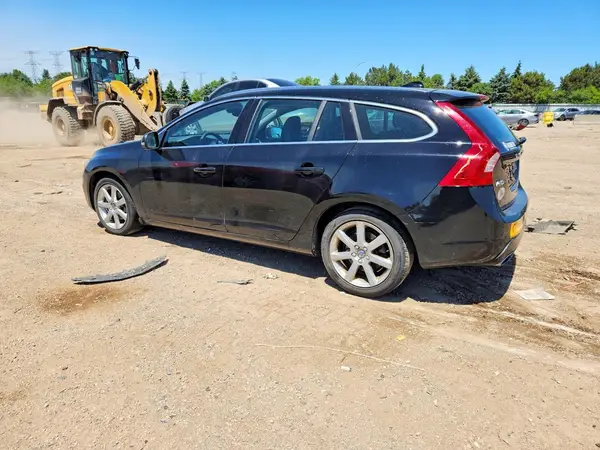 YV140MEK2G1307106 2016 VOLVO V60 - Image 2