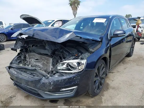 YV140MEK2H1364875 2017 VOLVO V60 - Image 2