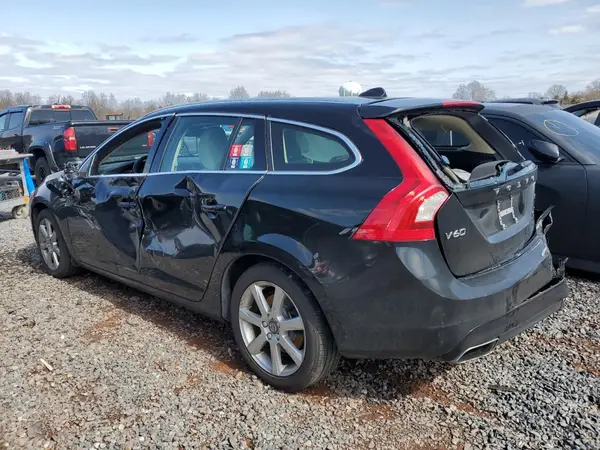 YV140MEK3H1330461 2017 VOLVO V60 - Image 2