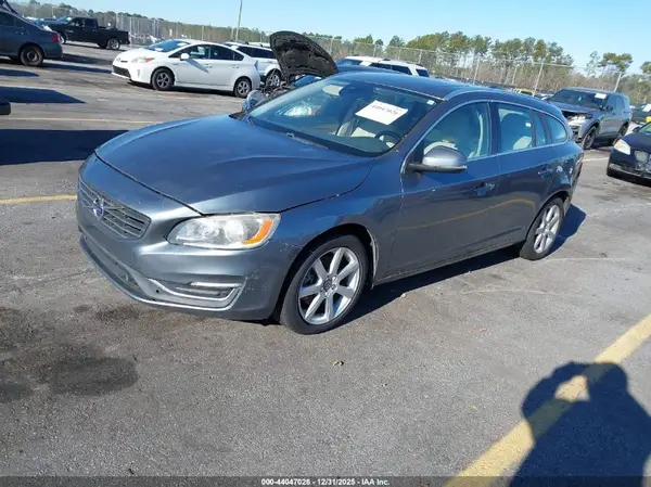 YV140MEK4G1302831 2016 VOLVO V60 - Image 2