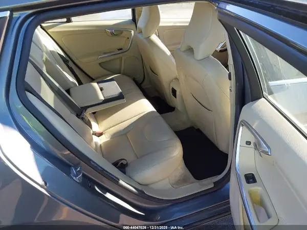 YV140MEK4G1302831 2016 VOLVO V60 - Image 8