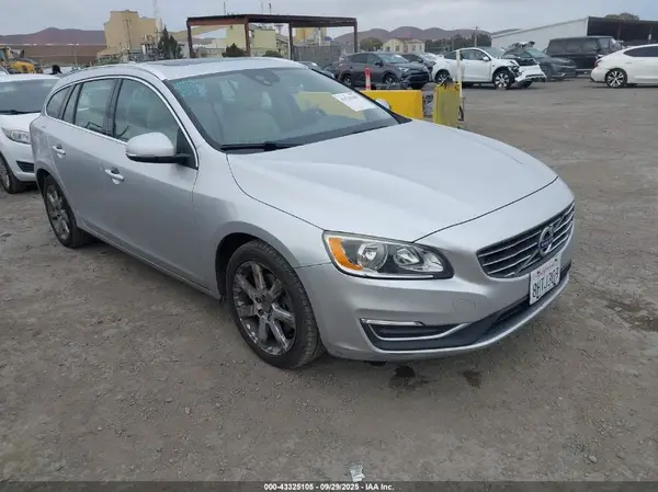 YV140MEK4H1331683 2017 VOLVO V60 - Image 1