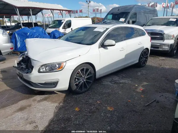 YV140MEK4H1361542 2017 VOLVO V60 - Image 2