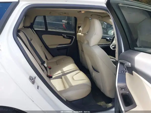 YV140MEK4H1361542 2017 VOLVO V60 - Image 8