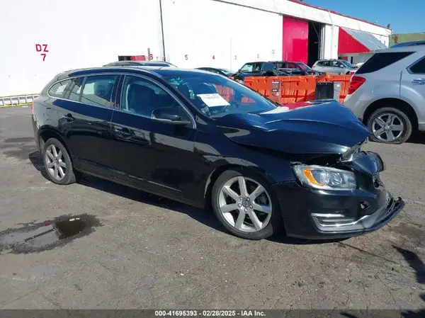 YV140MEK4H1372699 2017 VOLVO V60 - Image 1