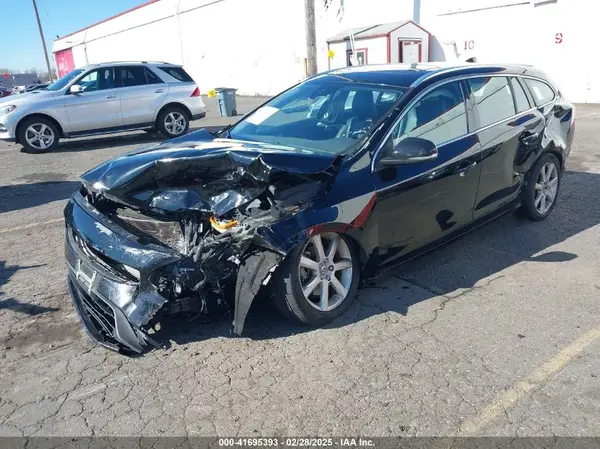 YV140MEK4H1372699 2017 VOLVO V60 - Image 2
