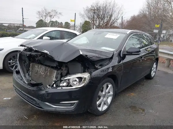 YV140MEK5G1299728 2016 VOLVO V60 - Image 2