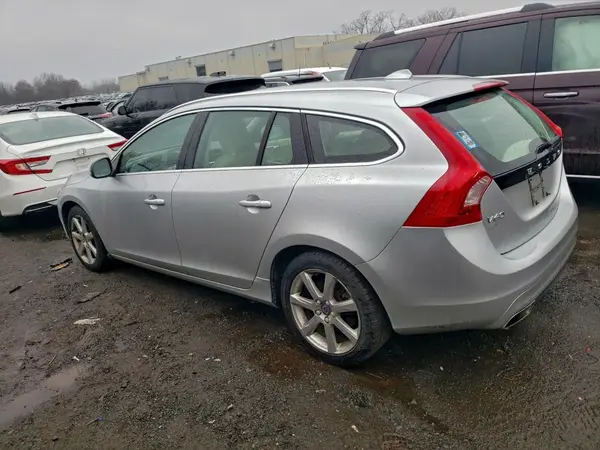 YV140MEK5G1301414 2016 VOLVO V60 - Image 2