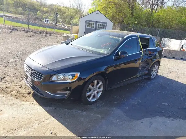 YV140MEK5H1349304 2017 VOLVO V60 - Image 2