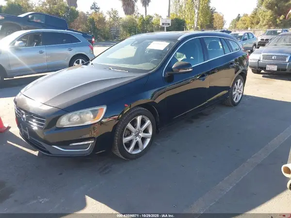 YV140MEK6G1287930 2016 VOLVO V60 - Image 2