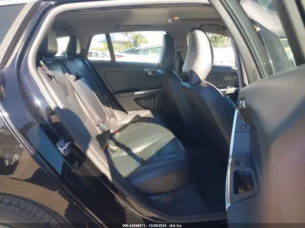 YV140MEK6G1287930 2016 VOLVO V60 - Image 8