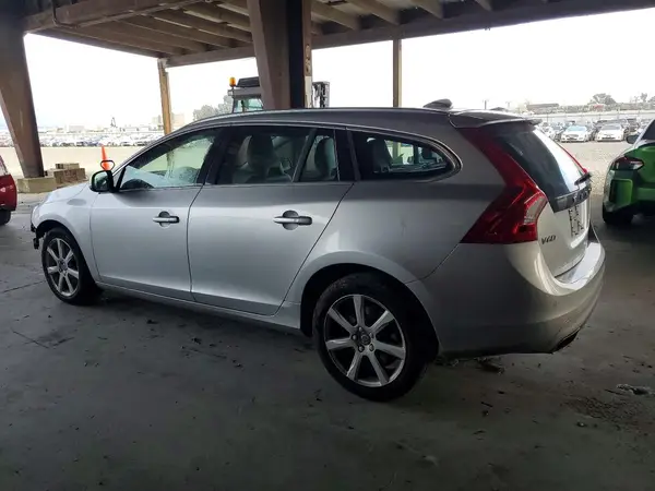 YV140MEK6G1304872 2016 VOLVO V60 - Image 2