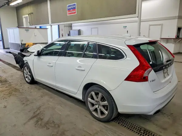 YV140MEK6H1332799 2017 VOLVO V60 - Image 2