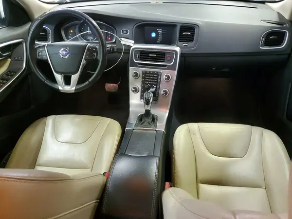 YV140MEK6H1332799 2017 VOLVO V60 - Image 8