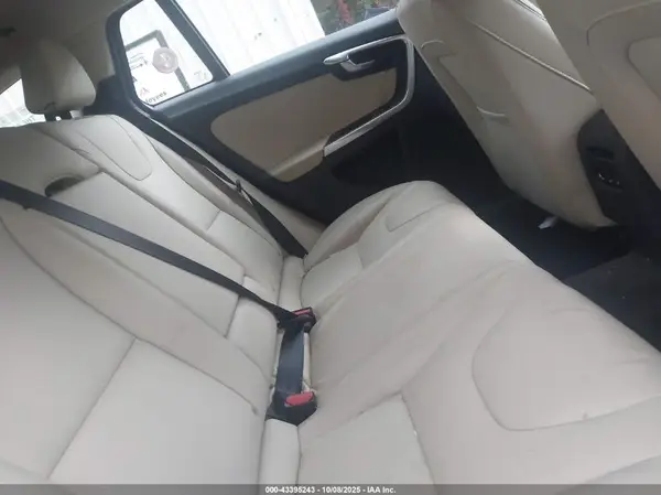 YV140MEK6H1343480 2017 VOLVO V60 - Image 8