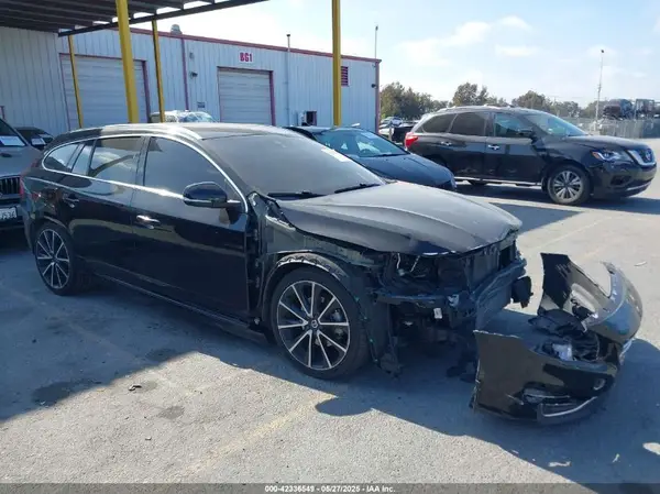YV140MEK6H1360215 2017 VOLVO V60 - Image 1