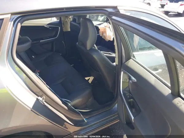 YV140MEK6H1373045 2017 VOLVO V60 - Image 8
