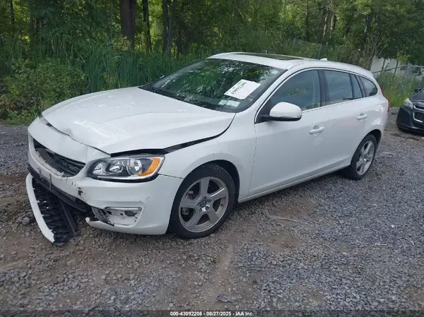 YV140MEK7G1288617 2016 VOLVO V60 - Image 2