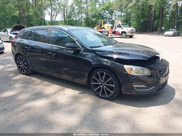 YV140MEK7G1298130 2016 VOLVO V60 - Image 1