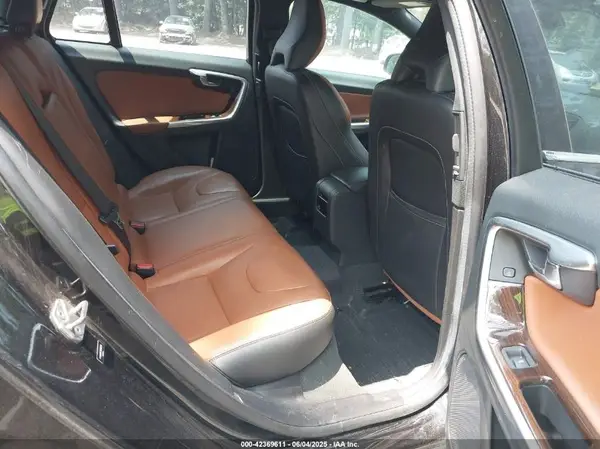 YV140MEK7G1298130 2016 VOLVO V60 - Image 8