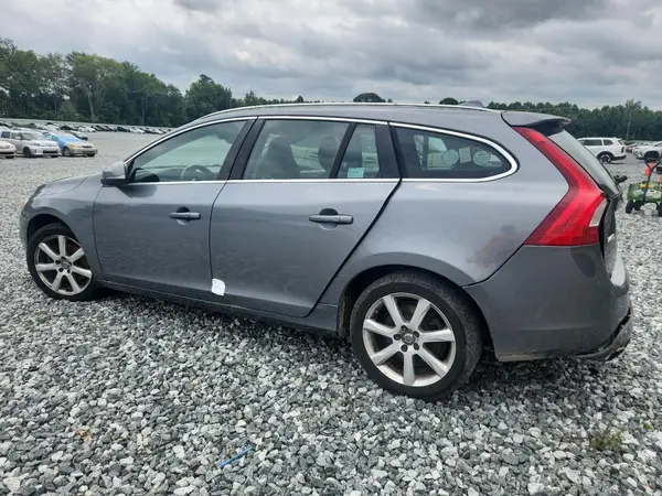YV140MEK7H1350776 2017 VOLVO V60 - Image 2