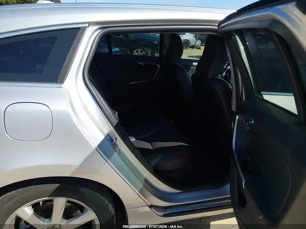 YV140MEK7H1369814 2017 VOLVO V60 - Image 8