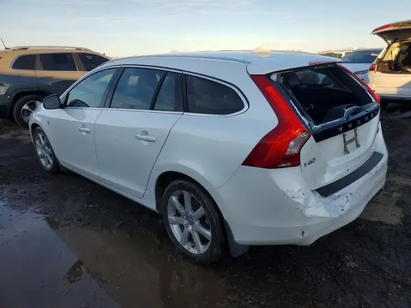 YV140MEK7H1372941 2017 VOLVO V60 - Image 2